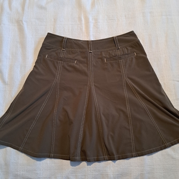 Athleta women's size medium olive skirt with stretch - Picture 3 of 6
